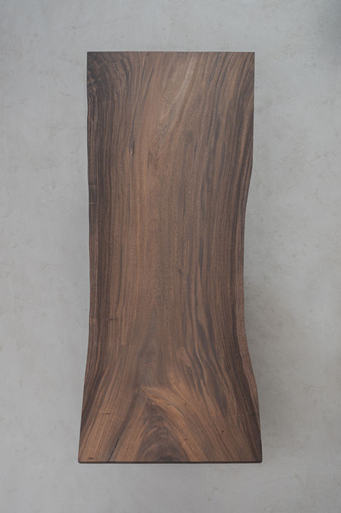 Suar is a fast-growing hardwood with broad grain patterns and organic movement. It is abundant and highly workable, allowing for expressive designs. It is a sustainable choice for durable and creative furniture pieces
You want to bring the raw, untamed scale of nature indoors. You are looking for a massive, dramatic live-edge slab with a striking, high-contrast line between the dark heartwood and bright sapwood.
