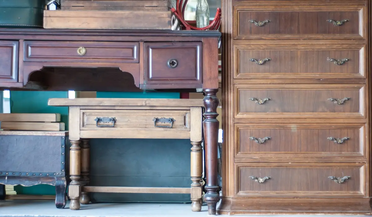 old_furniture.jpg.webp