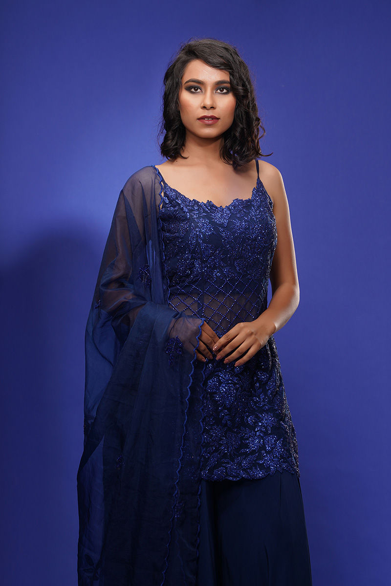 Thumbnail: Close-up of scalloped neckline and dupatta in navy blue organza
