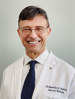 Renaldas Smidtas Headshot 2023.JPG