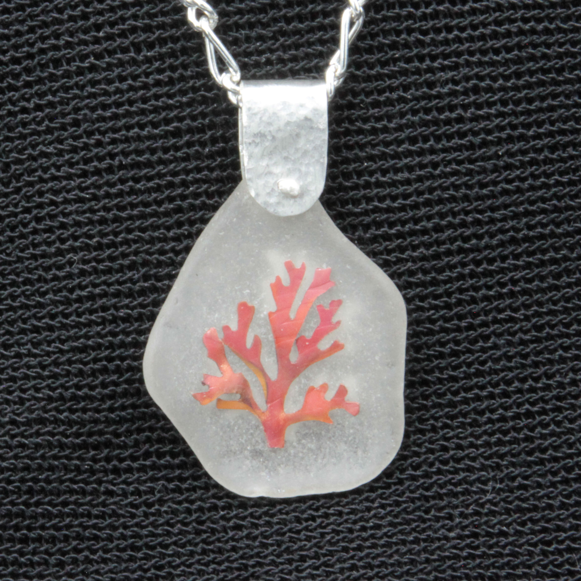 Coral copper/silver hammered bail glass