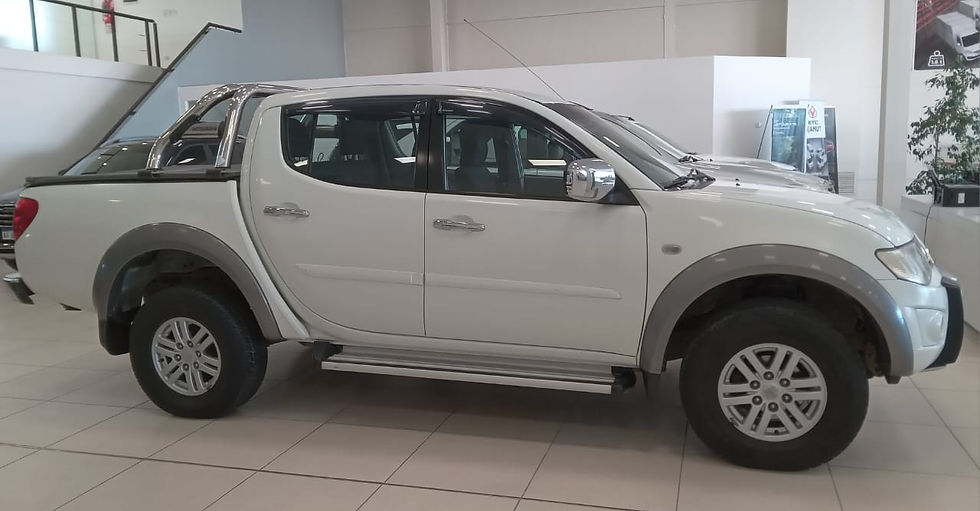 MITSUBISHI L200 2.4 4X4 MT