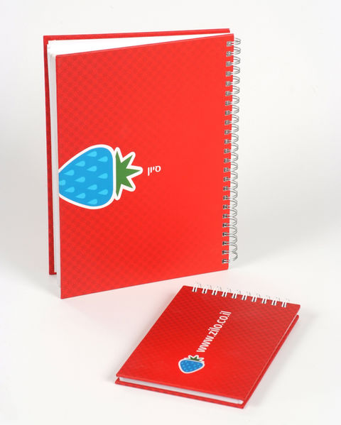 מחברת אדומה.jpg