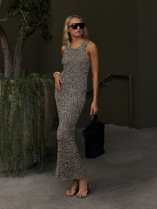 Discovering Rohe: Effortless Elegance and Timeless Style