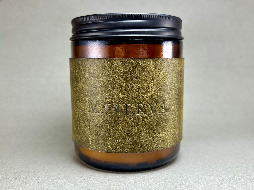 Minerva személyre szabható dombornyomású bőr címkés gyertya