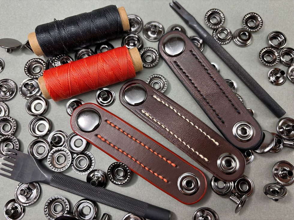 Indexkép: Minerva prémium olasz bőr kábelrendszerező kiegészítő