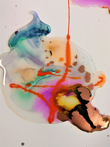 Coulure de résine avec les encres