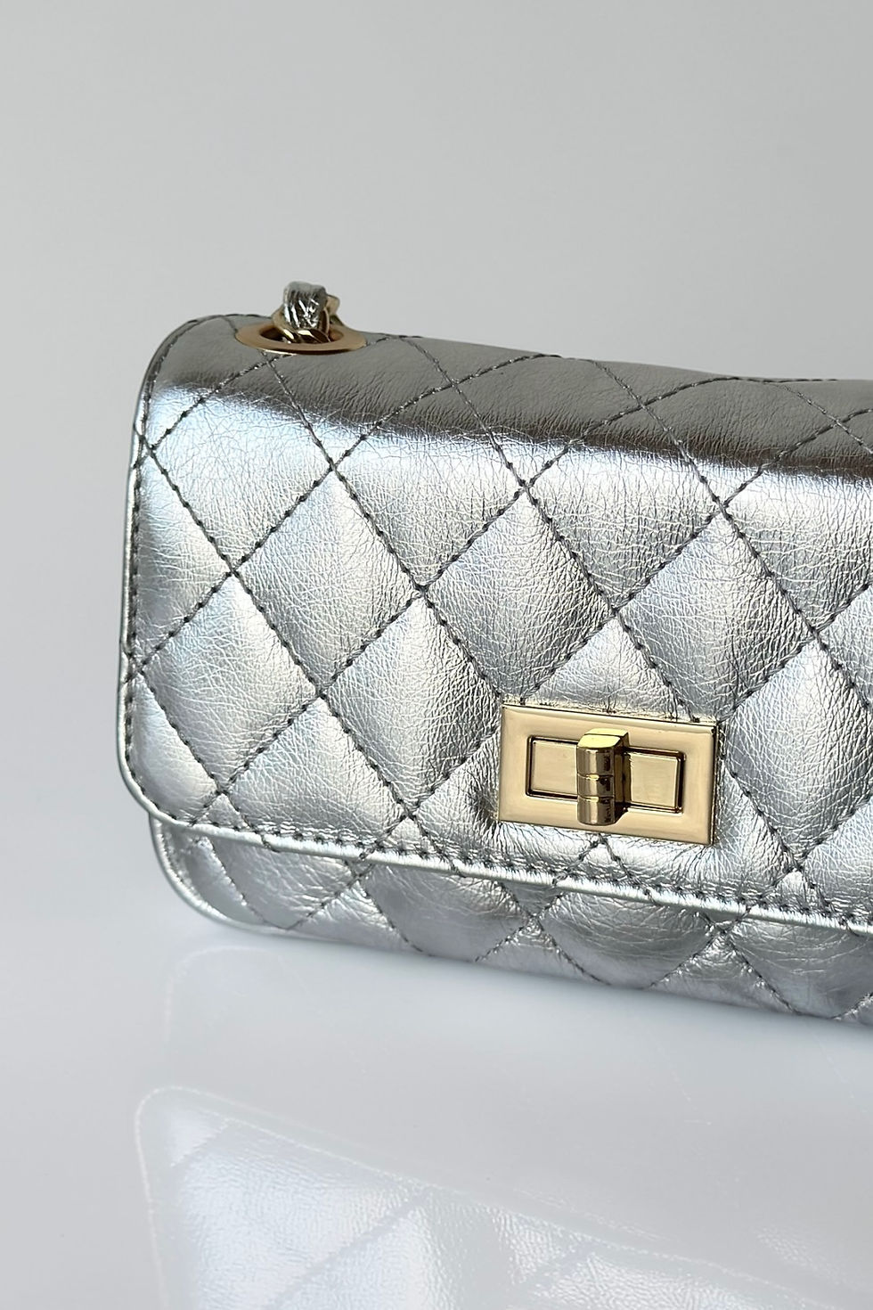 Miniatura: BORSA MINI - LAMINATO ARGENTO - DETTAGLI DORATI - LC90591