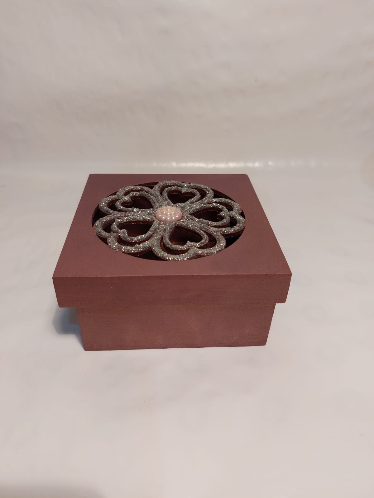 A Caixa De MDF Decorada é linda, material em madeira, de otima qualidade, pintada a mão