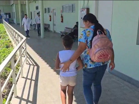 Mãe que queimou as mãos da filha de 9 anos com ovos cozidos é presa
