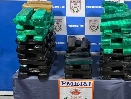  Mulher é presa no Rio tentando transportar 124 tabletes de maconha para Fortaleza