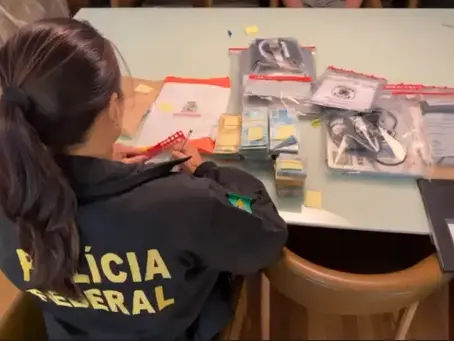 PF deflagra Operação Zaqueu e apreende R$ 140 mil na casa de auditor fiscal no Rio