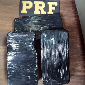 Passageiro de ônibus é preso com três quilos de cocaína na BR-101