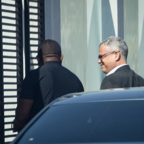 Bolsonaro recebe advogado em casa um dia após condenação no STF