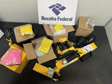  Receita Federal apreende mais R$ 1 milhão em drogas em transportadora no Rio de Janeiro