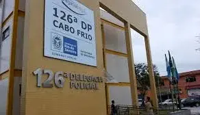 Três corpos carbonizados são encontrados dentro de carro incendiado em Cabo Frio