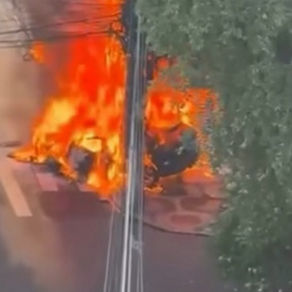 Criminosos atingem poste e provocam incêndio durante perseguição em Nova Iguaçu