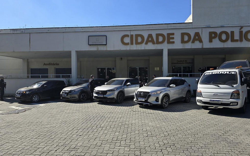 Policiais apreendem carros de luxo em operação contra milícia na Baixada