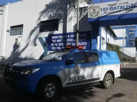 Homem é morto a tiros após sair de bar em Duque de Caxias