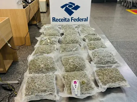 Receita Federal apreende 9 kg de skunk com passageiro no Aeroporto do Galeão