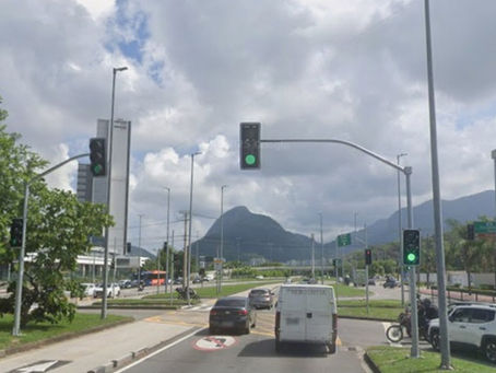 Mulher é atropelada por BRT na Barra da Tijuca