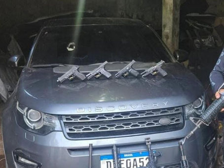 PM apreende arsenal dentro de ‘caveirão do crime’ durante operação no Dendê