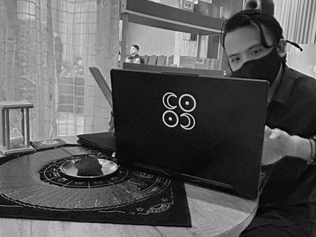 Coco D. Santos, Financial Astrologer doing a LIVE Reading at a Corporate Event