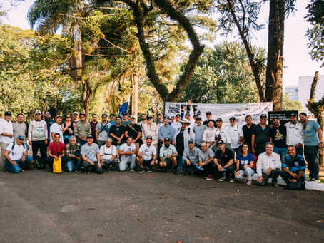 Vista geral do FFF 2025 no Instituto de Pesca, com participantes e bandeiras do evento ao fundo.