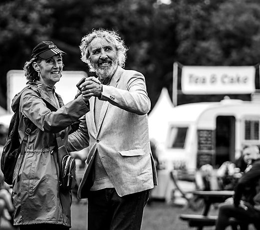 gig band artist photographer south east kent gig photography people dancing