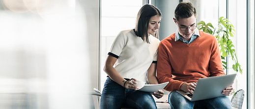 casual-businessman-and-woman-with-laptop-meeting-i-2022-03-08-01-33-00-utc.jpg