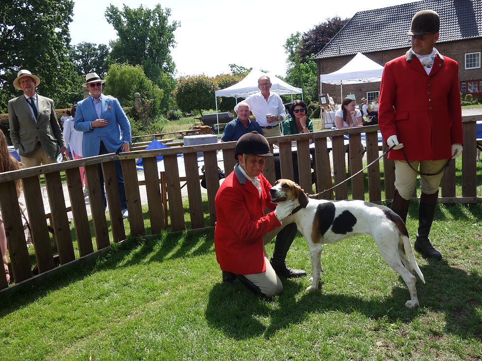 RWS- Championesse Kiki mit ihrem Huntsman und Master