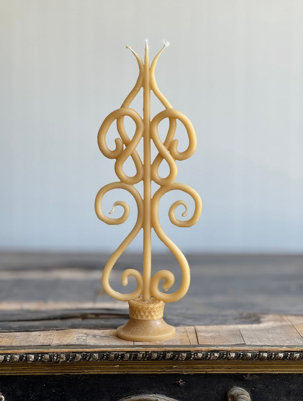 Thumbnail: Ornamental filigree beeswax candle