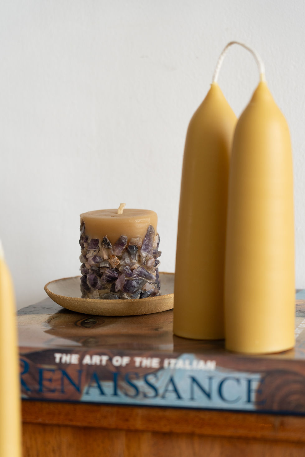 Thumbnail: Crystals candle: slow candle. Beeswax candle inlaid with amethyst stone - Ahlema