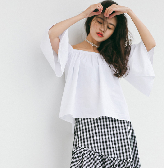 縮圖：Off Shoulder Horn Sleeves Shirt