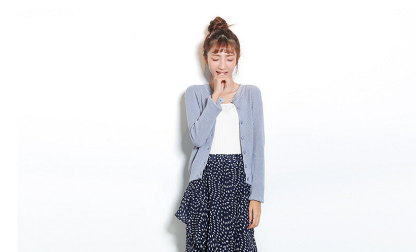 縮圖：Classic Cardigan Sweater