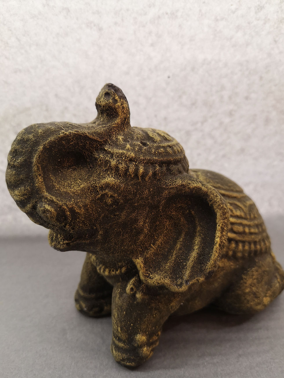 Miniature : Eléphant doré