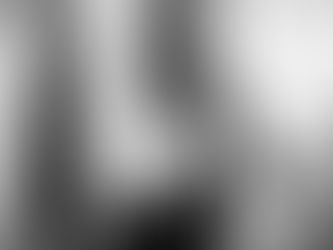 Ein junger MAnn nach einem Sturz mit Krücken