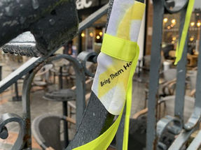 La famille du Nord habille Lille de rubans jaunes