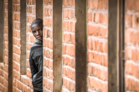 Fotoshooting und Porträtaufnahme eines afrikanischen Mannes für die Abtei Münsterschwarzach.