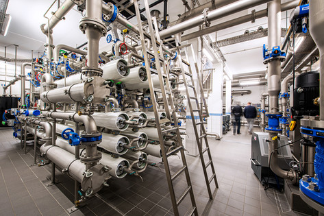 Fotoaufnahme einer großen Filtereinheit im Keller der TWA Anlage in Groß-Umstadt.