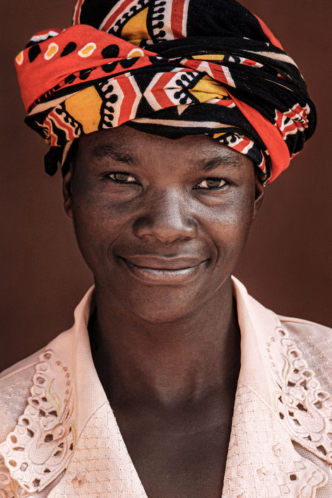 Fotoshooting und Porträtaufnahme einer afrikanischen Frau für die Abtei Münsterschwarzach.