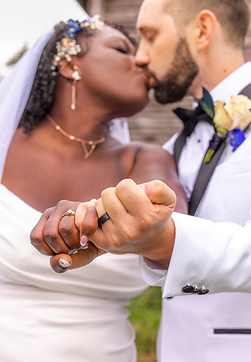 Wedding Photo - Kissing Couple.jpg