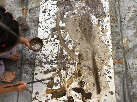 いろんな土で絵の具を作って描こう