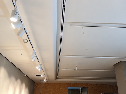 Linear air diffuser and sprinkler heads along the edge of the Mavi store ceiling