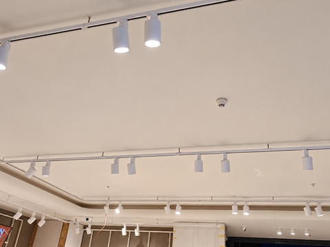 Completed ceiling with linear diffusers and sprinkler heads in the Cevahir Mavi store