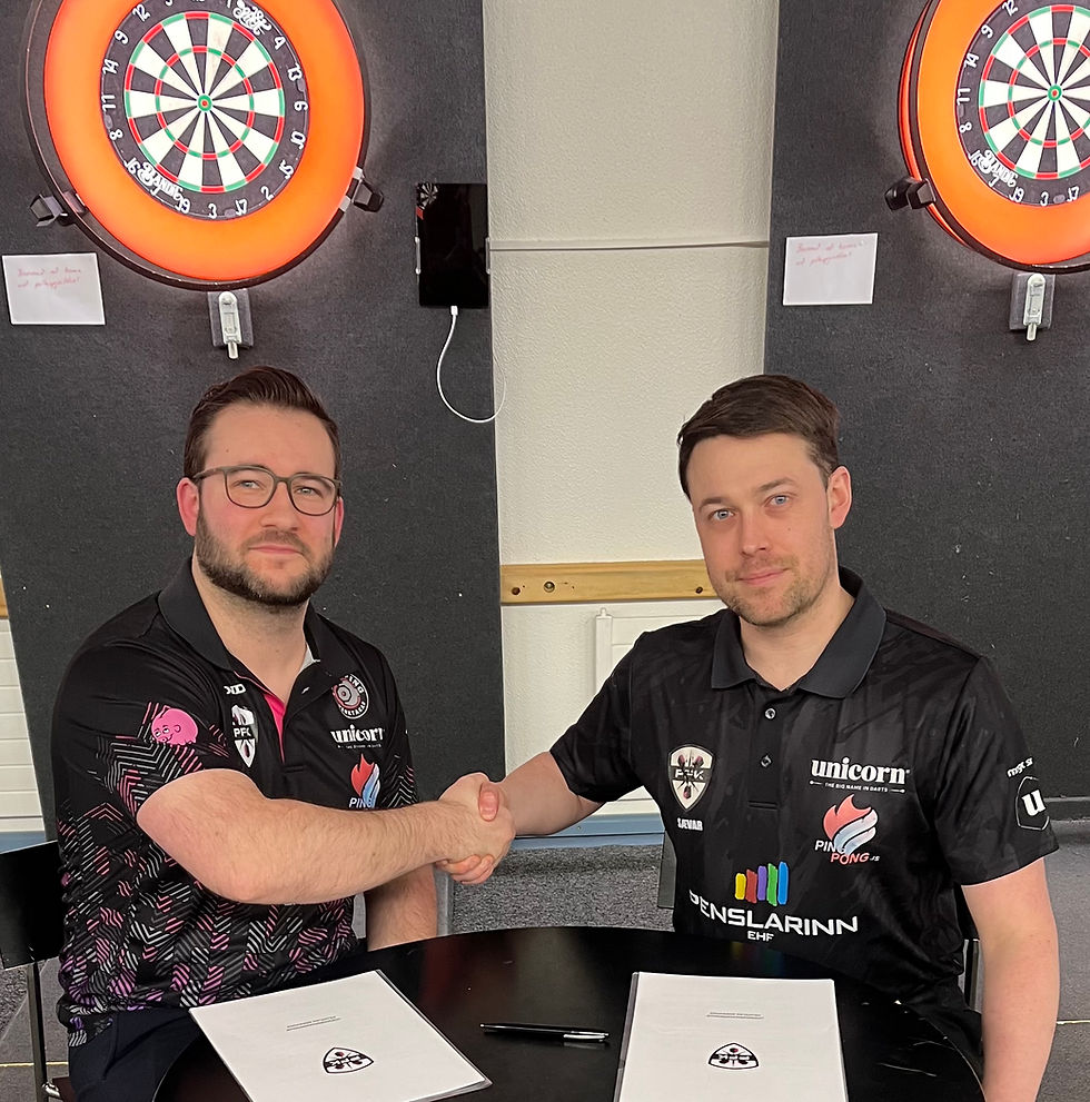 Halli Birgis skrifar undir saming