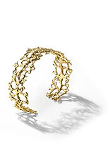 bijoux sur fond blanc