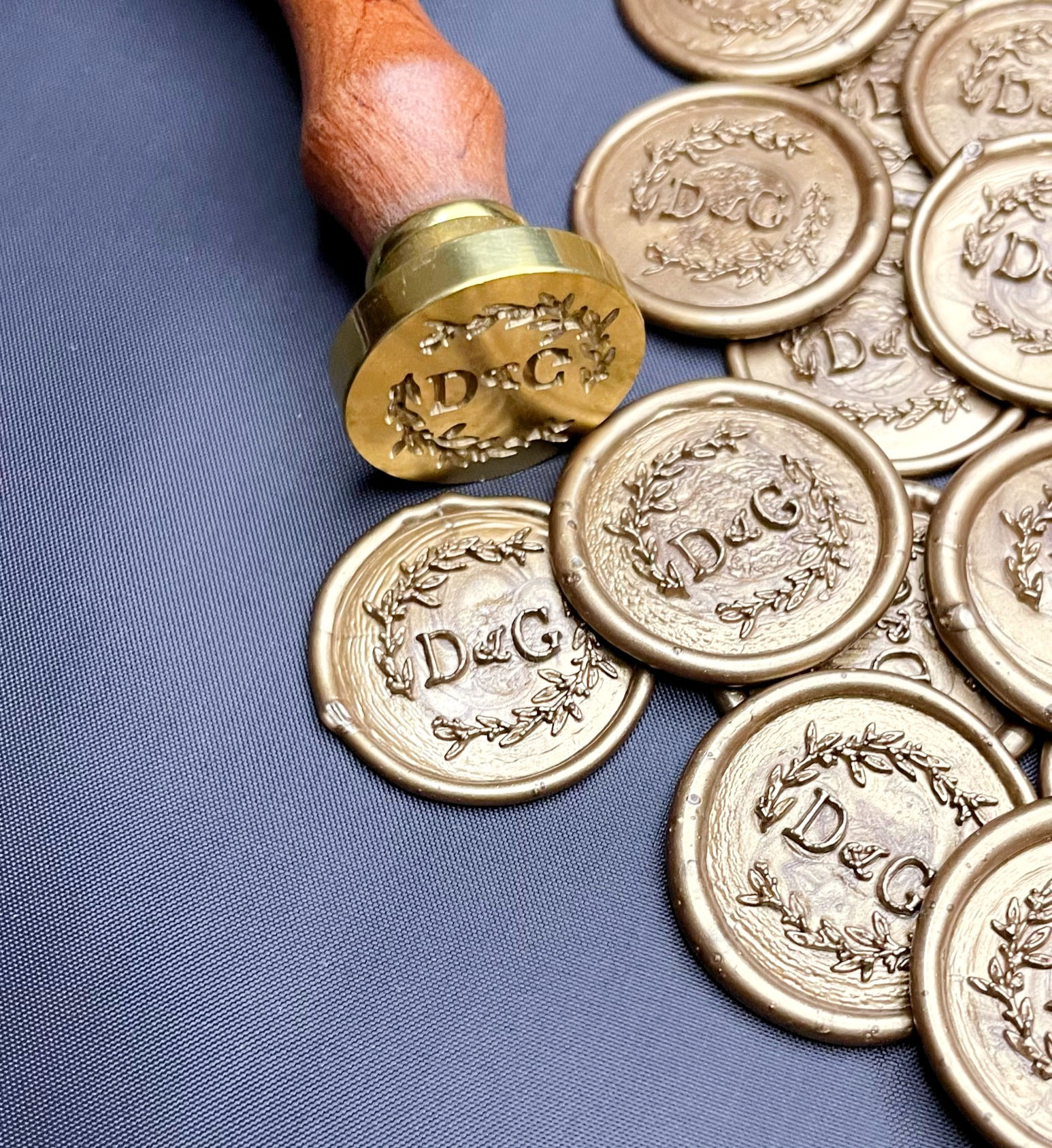 D&G Garland & Initial | Wax Sealing Stamp