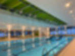 Hallenbad mit NinjaCross im modernen Design