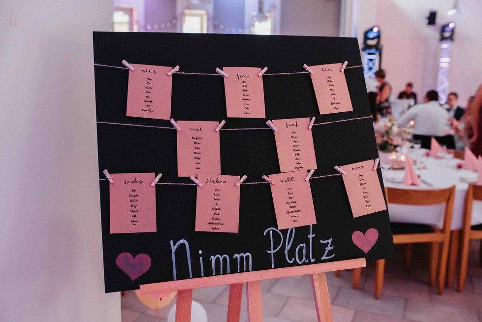 Hochzeit.SchlossKewenig.Platztafel.jpg